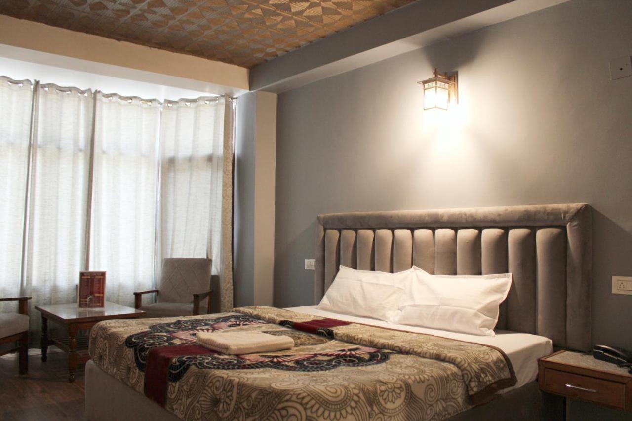 Hotel Link Way-A Riverside Hotel Manali  Bagian luar foto